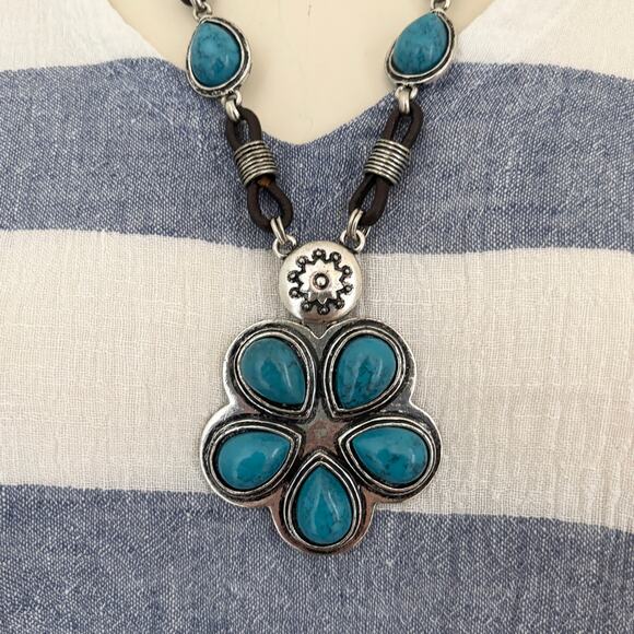 Faux Turquoise and Silver Tone Chunky Statement Necklace Bohemian Southwestern - Picture 3 of 9